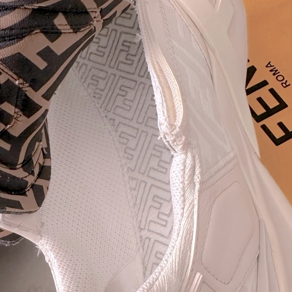 Fendi Flow - Picture 7 of 11